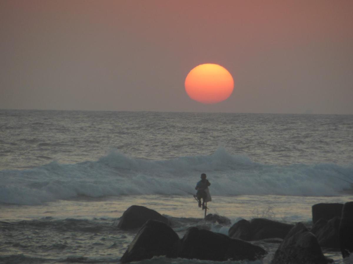 Unawatuna Beach House Bagian luar foto